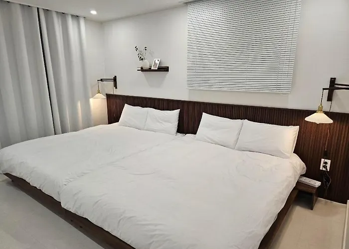 #hongdae Sangsu Station 5 Minutes #bathroom 2 #starbucks,convenience Store 1 Minute #hongdae Street 公寓 *