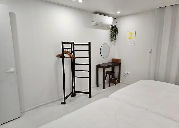 公寓 #hongdae Sangsu Station 5 Minutes #bathroom 2 #starbucks,convenience Store 1 Minute #hongdae Street *