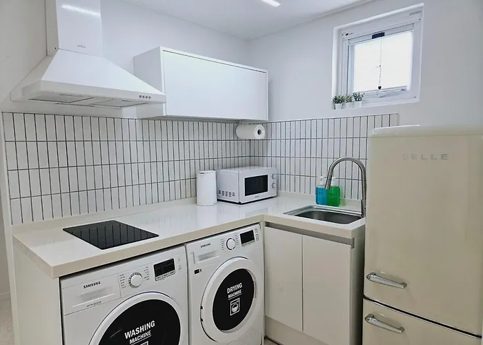 #hongdae Sangsu Station 5 Minutes #bathroom 2 #starbucks,convenience Store 1 Minute #hongdae Street