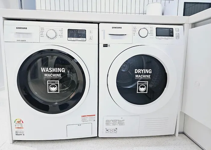 #hongdae Sangsu Station 5 Minutes #bathroom 2 #starbucks,convenience Store 1 Minute #hongdae Street *
